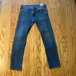 Men’s Banana Republic the Traveler jeans in medium wash 30x32